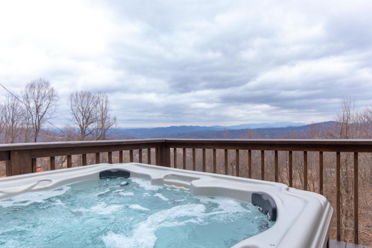 Kickback Kabin, 3 Bedrooms, Deck, Hot Tub, Pool Access, Sleeps 6 Gatlinburg Εξωτερικό φωτογραφία