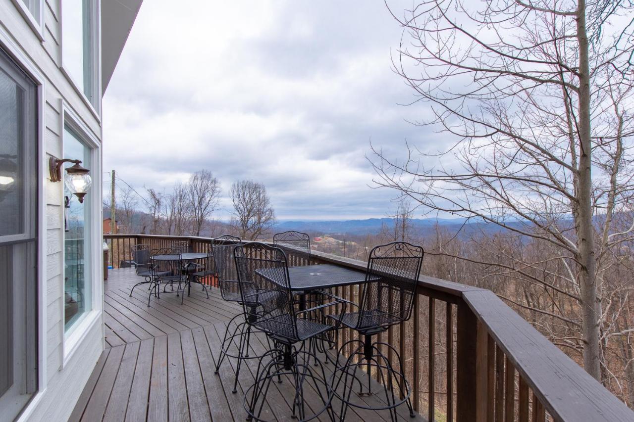 Kickback Kabin, 3 Bedrooms, Deck, Hot Tub, Pool Access, Sleeps 6 Gatlinburg Εξωτερικό φωτογραφία